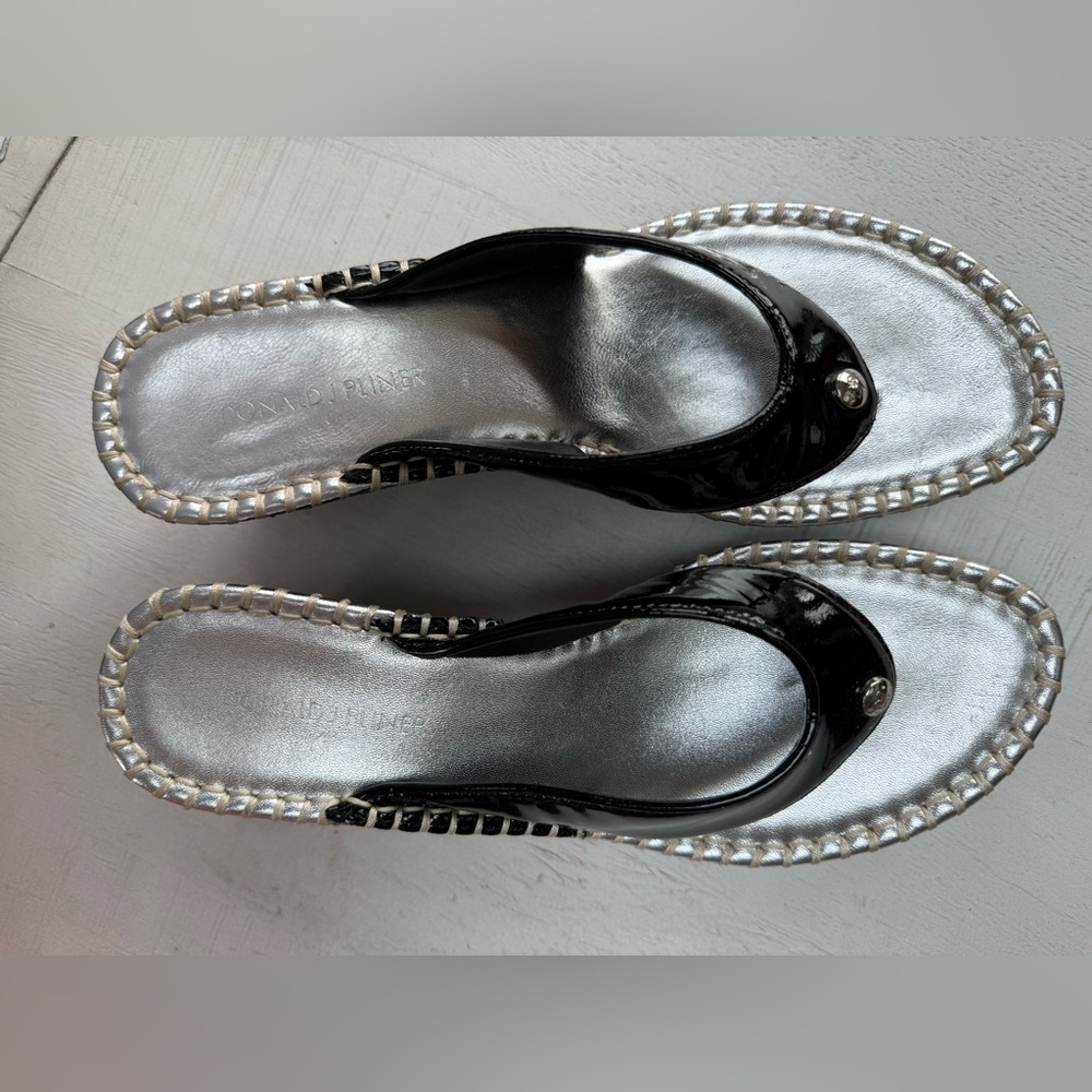 Donald Pliner wedge heel sandals size 9M Black